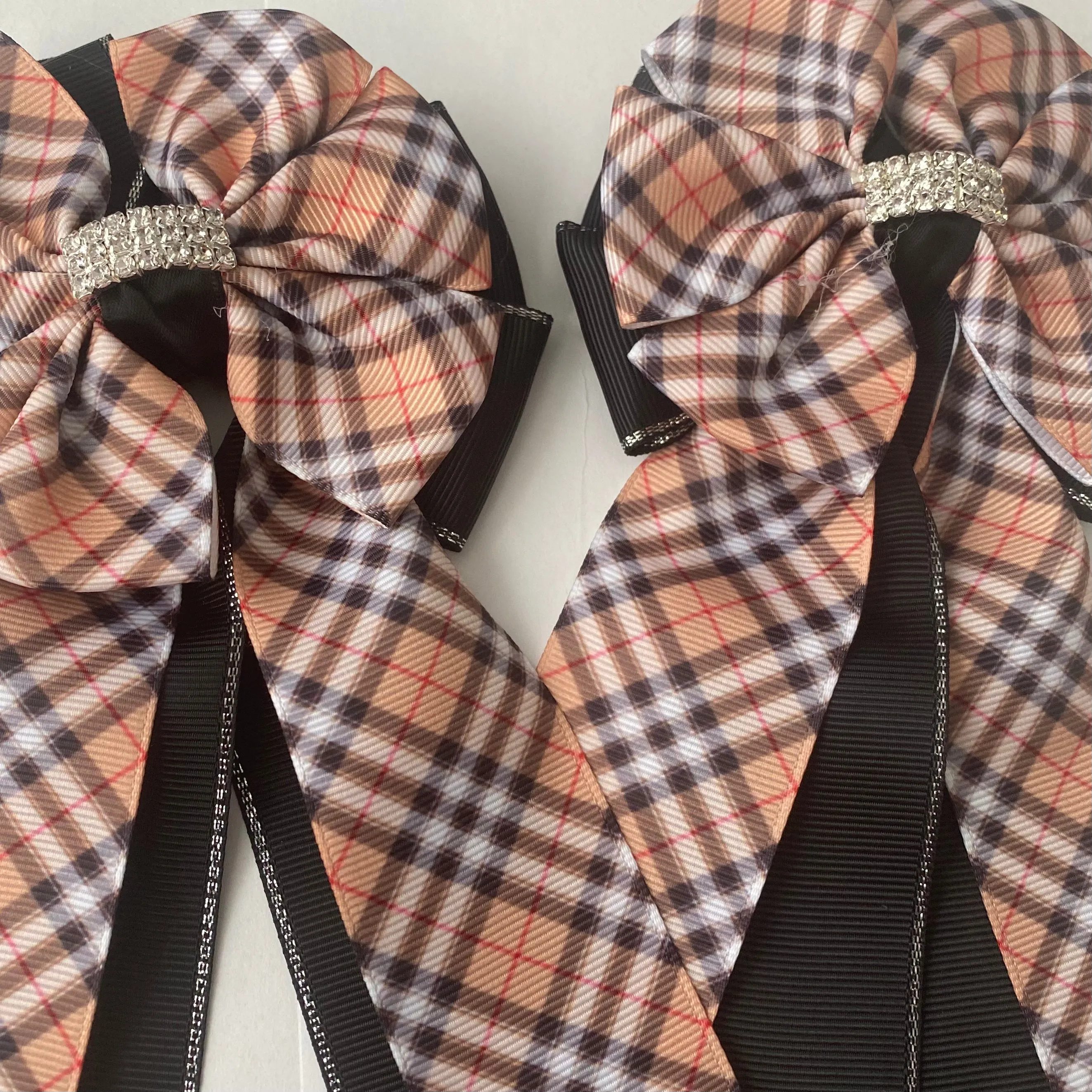 * Show Bows: Burberry
