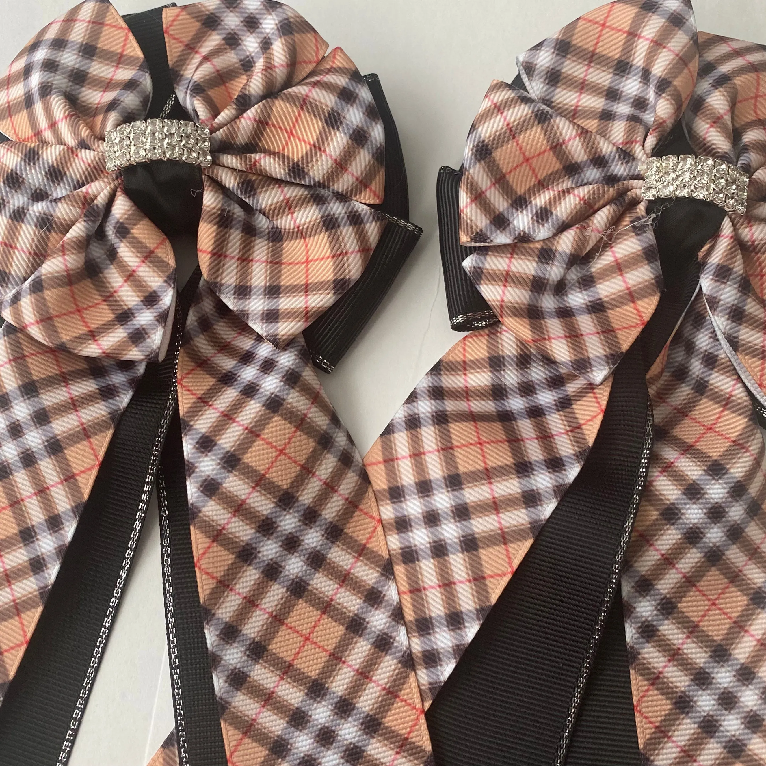 * Show Bows: Burberry