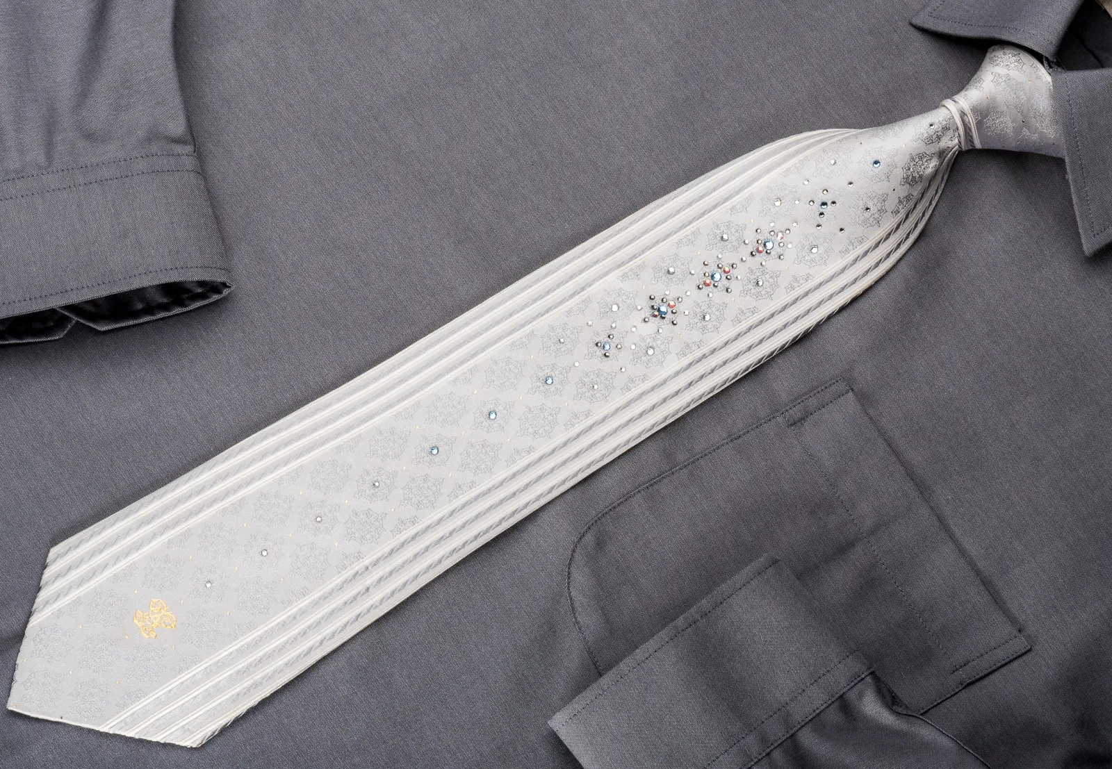 Guy Laroche Men's Rhinestone Silk Necktie Cartouch Vertical Stripes On Silver