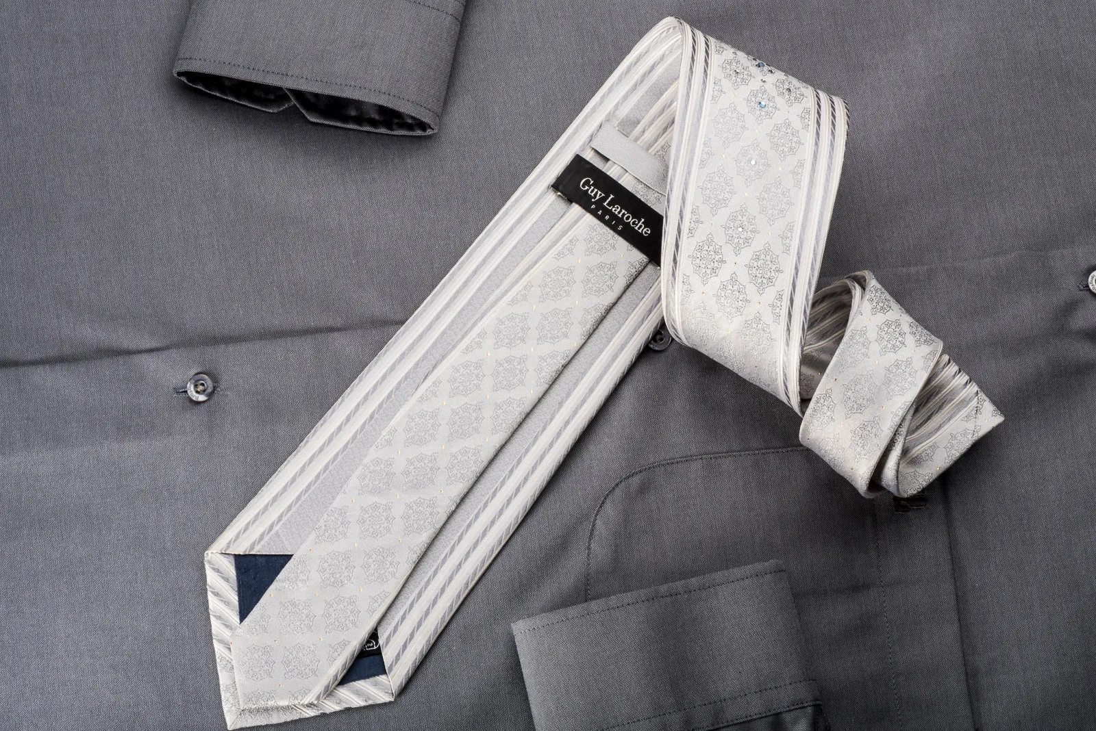 Guy Laroche Men's Rhinestone Silk Necktie Cartouch Vertical Stripes On Silver