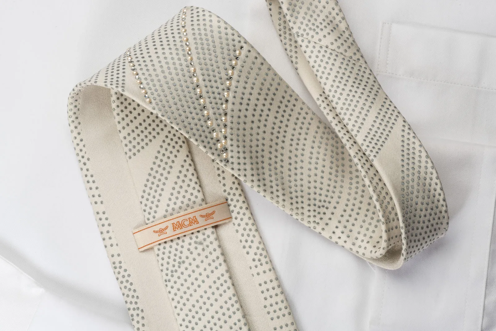 MCM White Rhinestone Necktie With White Pearls Silver Geometric Design